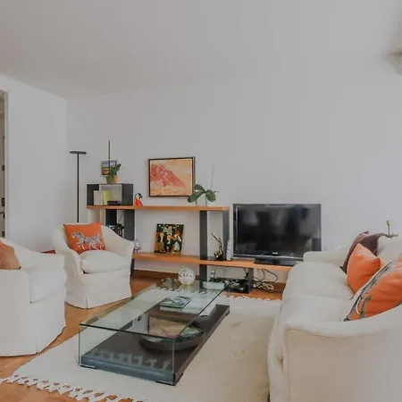 Parisian Cocoon With Balcony- 3br-5p- Tour-eiffel * 파리