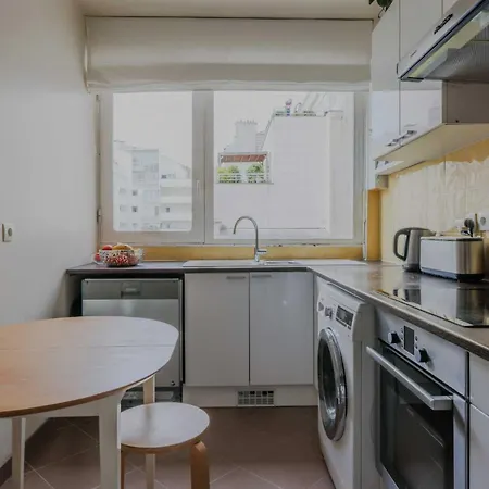 Apartment Parisian Cocoon With Balcony- 3br-5p- Tour-eiffel