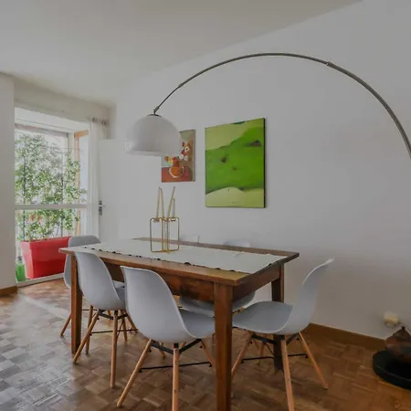 Parisian Cocoon With Balcony- 3br-5p- Tour-eiffel 아파트 파리